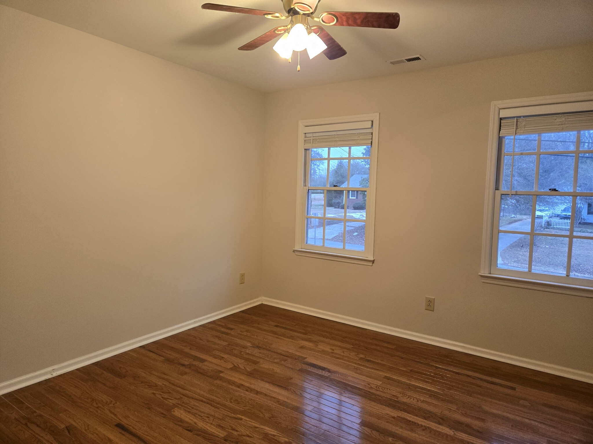 Building Photo - 11015 S Ford Rd