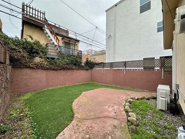 Building Photo - 1 Bed + 1 Bath Cottage | Hollywood By the Sea | Unfurnished