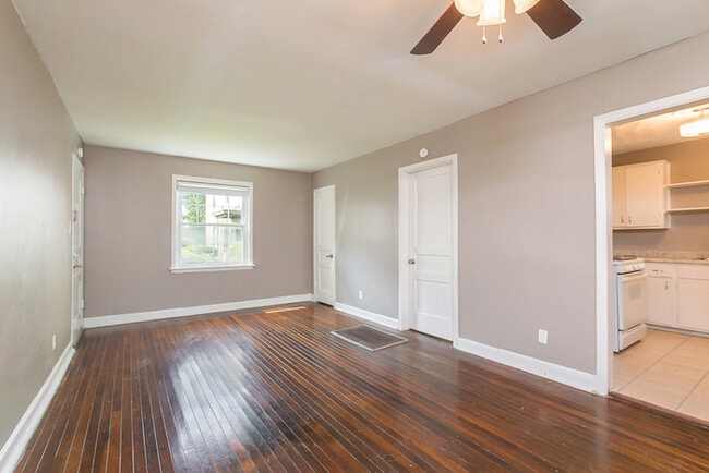 Building Photo - Cooper and Madison Ave Neighborhood -Affor...