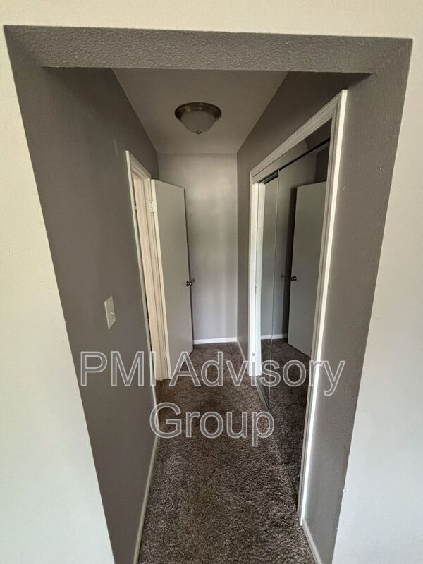 Building Photo - 3101 SW Macvicar Ave