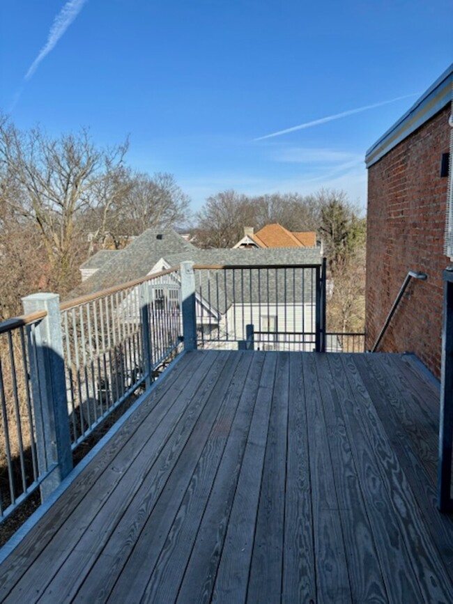 Building Photo - 1634 Hewitt Ave