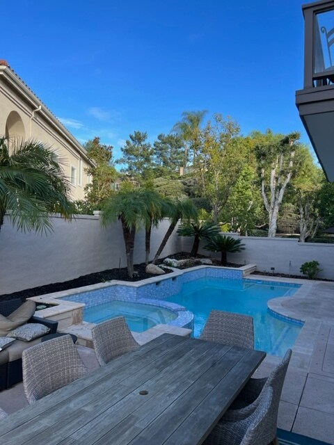 Building Photo - 27041 S Ridge Dr