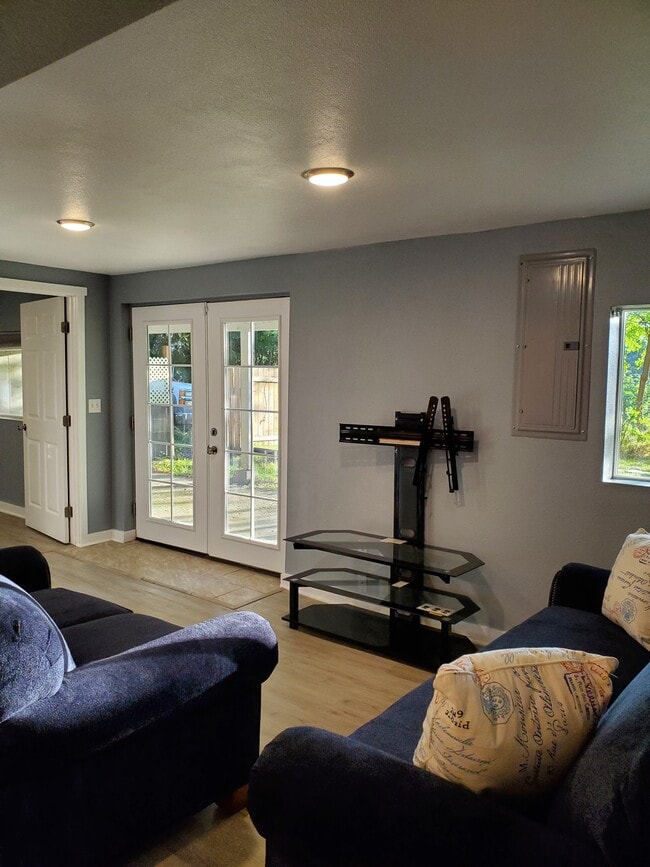 Living room - 2306 Madrona Dr