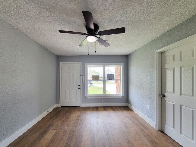 Building Photo - 4538 Clover St