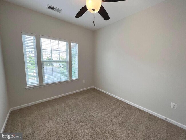 Building Photo - 356 Paladium Ct