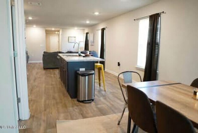 Building Photo - Single Family Home in Ocean Springs