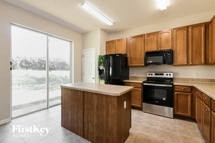 Building Photo - 218 Aster Dr