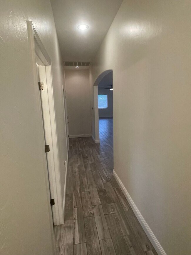 Building Photo - Southwest Beauty