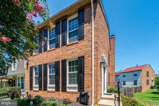 Building Photo - 6063 Hydrangea Dr