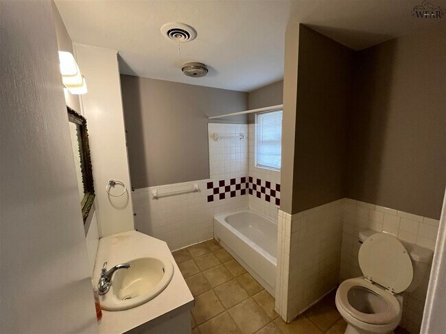 Building Photo - 4704 N Shore Dr