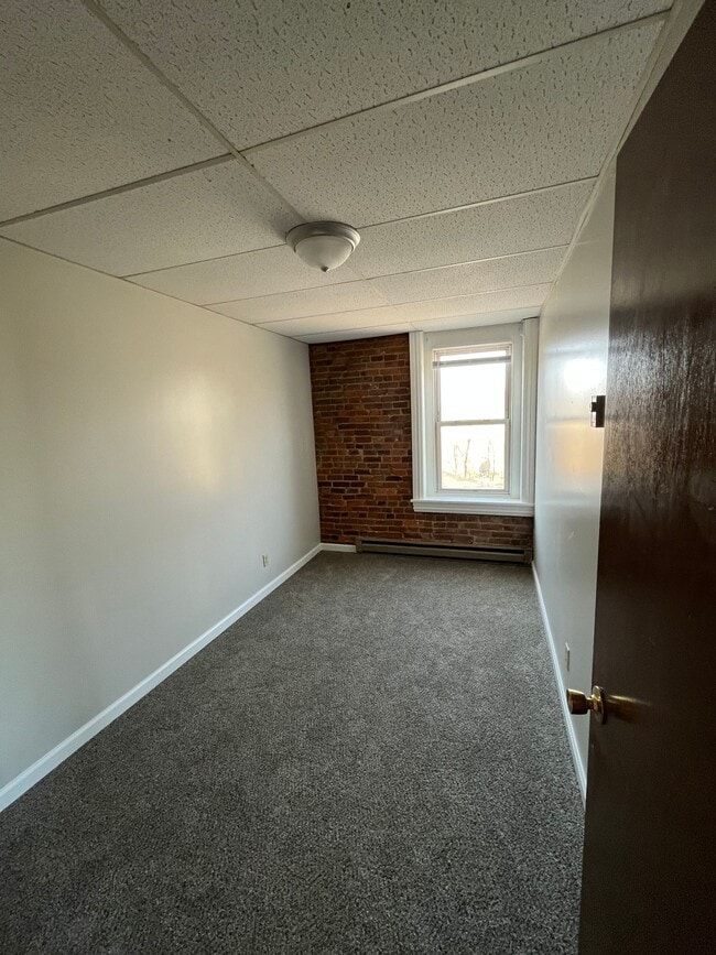 Building Photo - Utilities included!