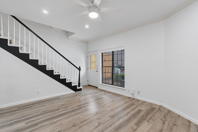 Building Photo - 1307 Kinney Ave