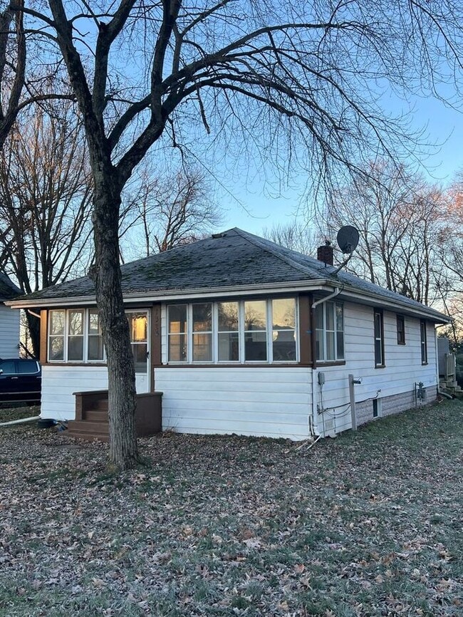 Building Photo - 2 BR House in Niles