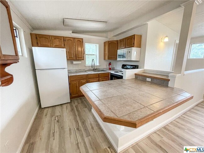 Building Photo - 668 Creekside Dr