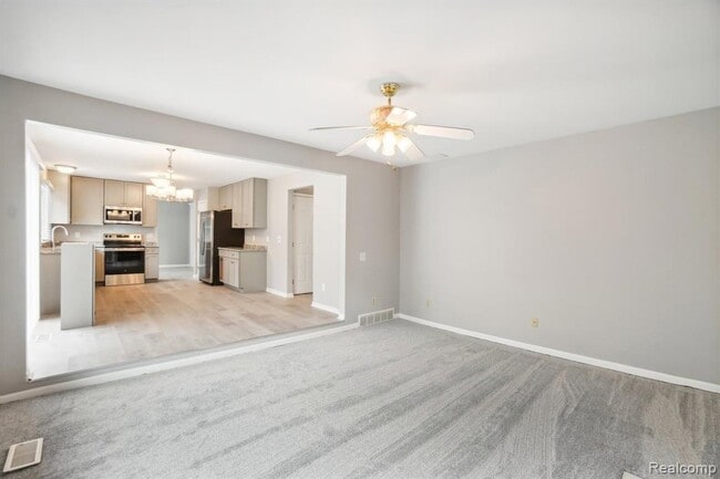 Building Photo - 2609 Huntington Dr