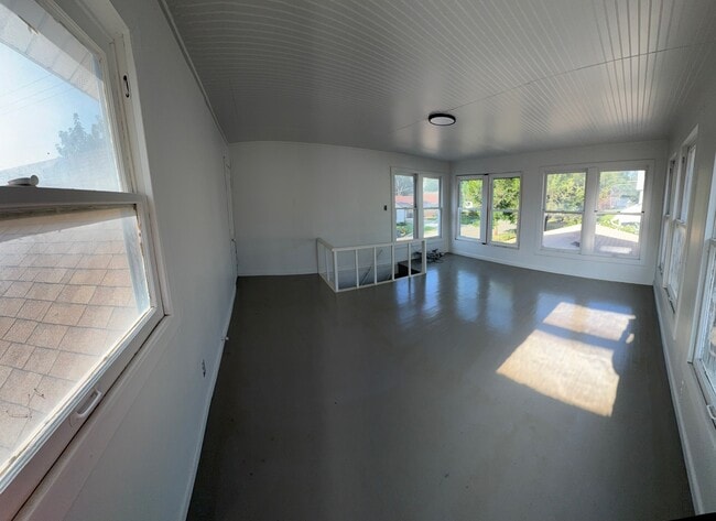 Building Photo - 321 S High St