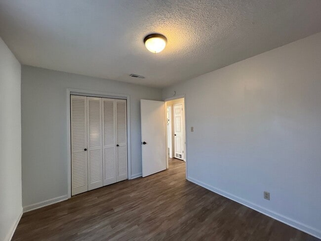 Building Photo - 2 Bedroom, 1 Story Duplex in Gallatin. MOV...