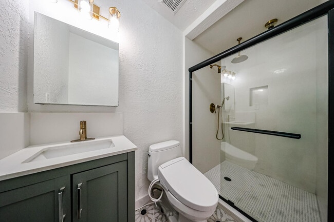 Building Photo - 2816 N 33rd Pl