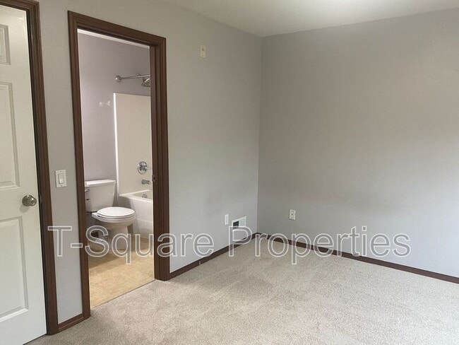 Building Photo - 21236 11th Dr SE