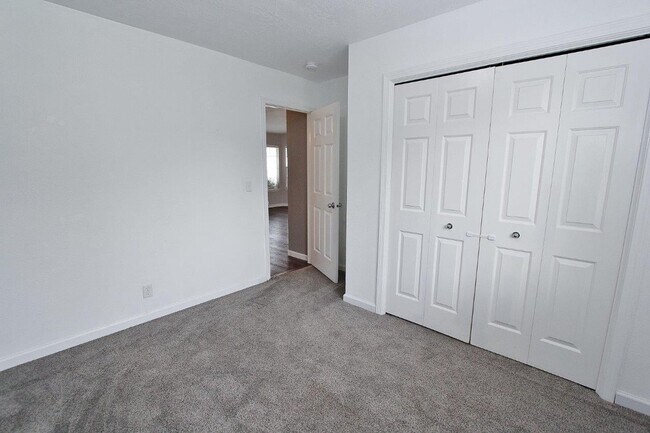 Building Photo - Lovely Single-Level Home