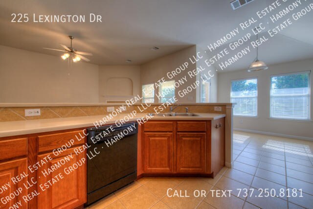 Building Photo - 225 Lexington Dr