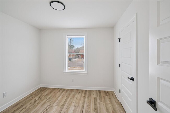 Building Photo - Spacious 4BR/2BA Home with 1,387 Sq Ft — Prime Memphis Location!