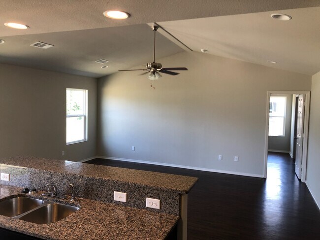 Building Photo - 4800 Bedrock Dr