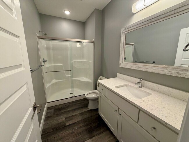 Building Photo - 4 bedroom 3 bath