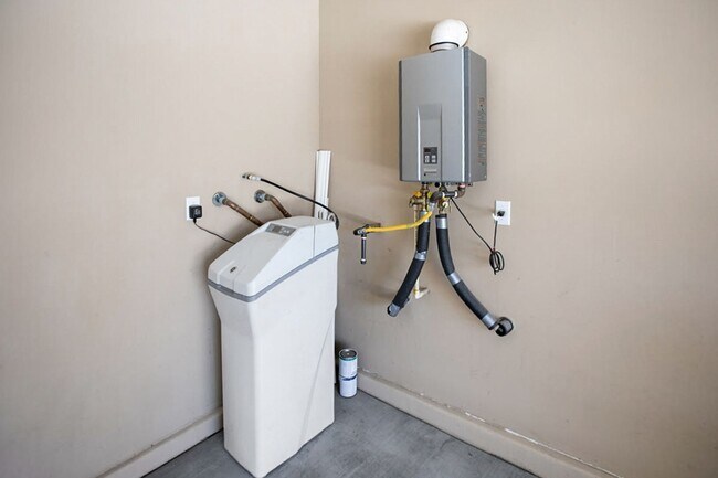 Building Photo - 3 Bed, Den and Loft West Las Vegas Beauty