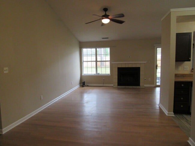 Building Photo - 3 BR 2 BA Hunters Creek