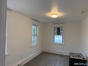 Building Photo - 9 Beach Ave