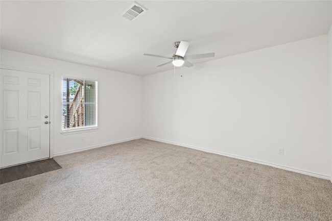 Building Photo - 9903 Roxanna Dr