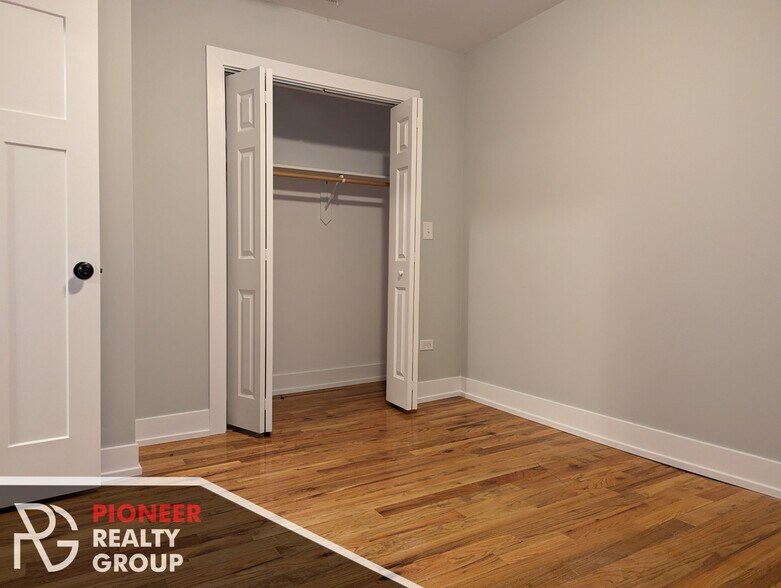 Building Photo - 560 W Arlington Pl