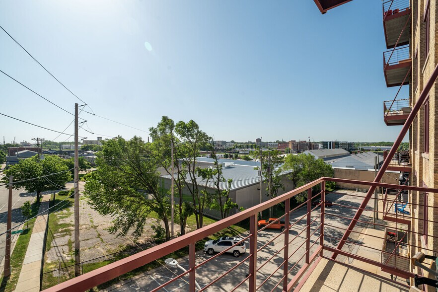 Views - 215 W Maple St