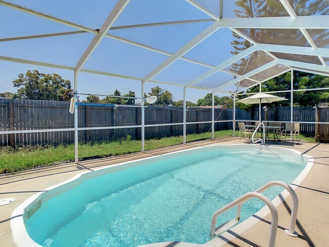 Building Photo - 4 Bedroom POOL Home in Largo