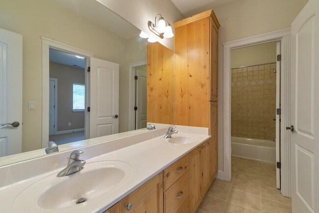 Building Photo - Jewel up in Alpine