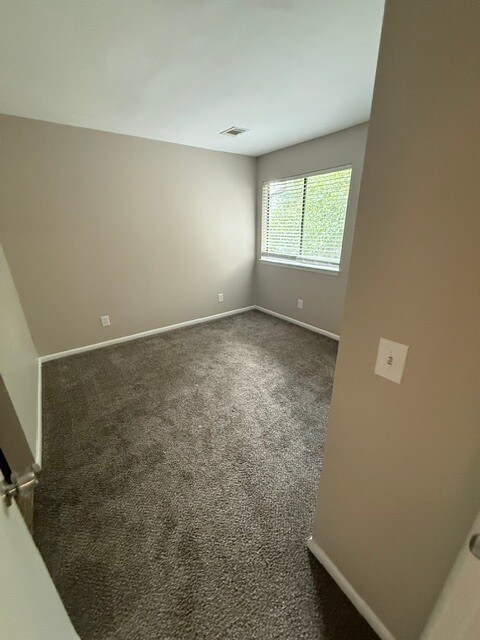 Building Photo - 8640 Roanoke Dr