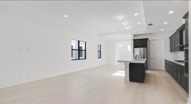 Building Photo - 13174 Artisan Cir