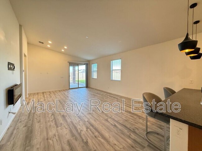 Building Photo - 2372 E Dust Devil Dr