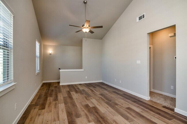 Building Photo - 715 Harvest Moon Dr