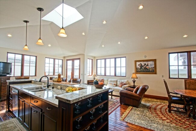 Building Photo - LUXURIOUS & FULLY FURNISHED, 2800 SQ FT WALKSTREET HOME W/ GREAT OCEAN VIEWS, LARGE DECK, 3 BALCO...