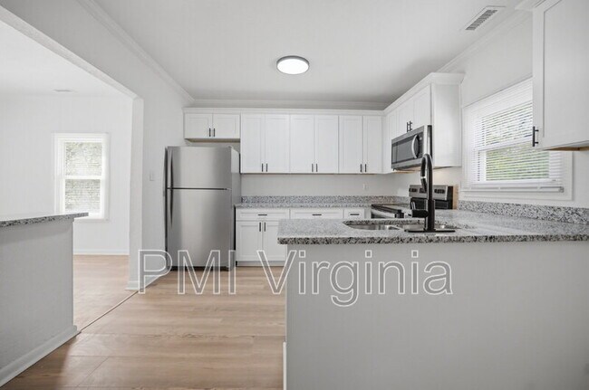 Building Photo - 742 Mt Vernon Ave