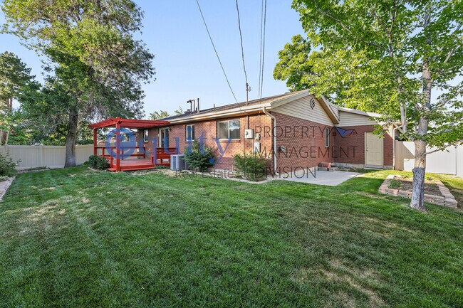 Building Photo - 7102 Brookhill Dr E