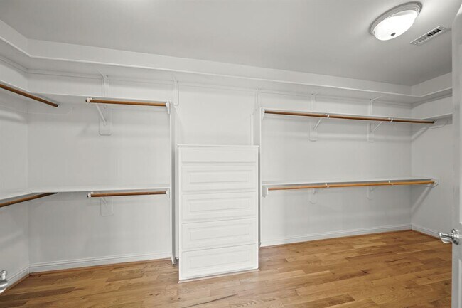 Building Photo - 9714 Braesmont Dr