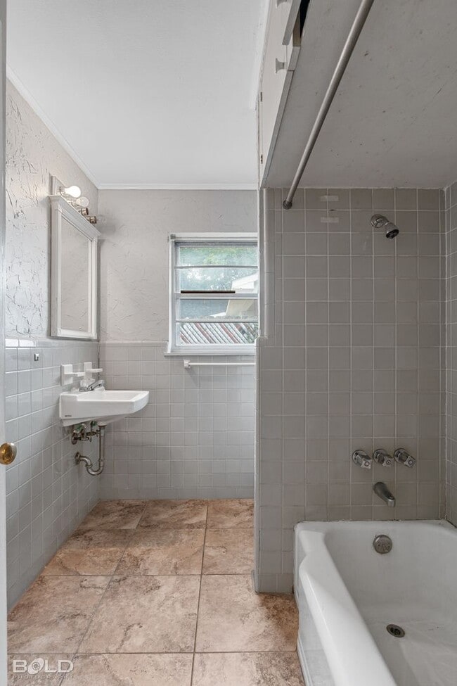 Building Photo - 2502 Ormond Pl