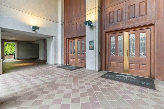 Building Photo - 2870 Pharr Ct S Northwest