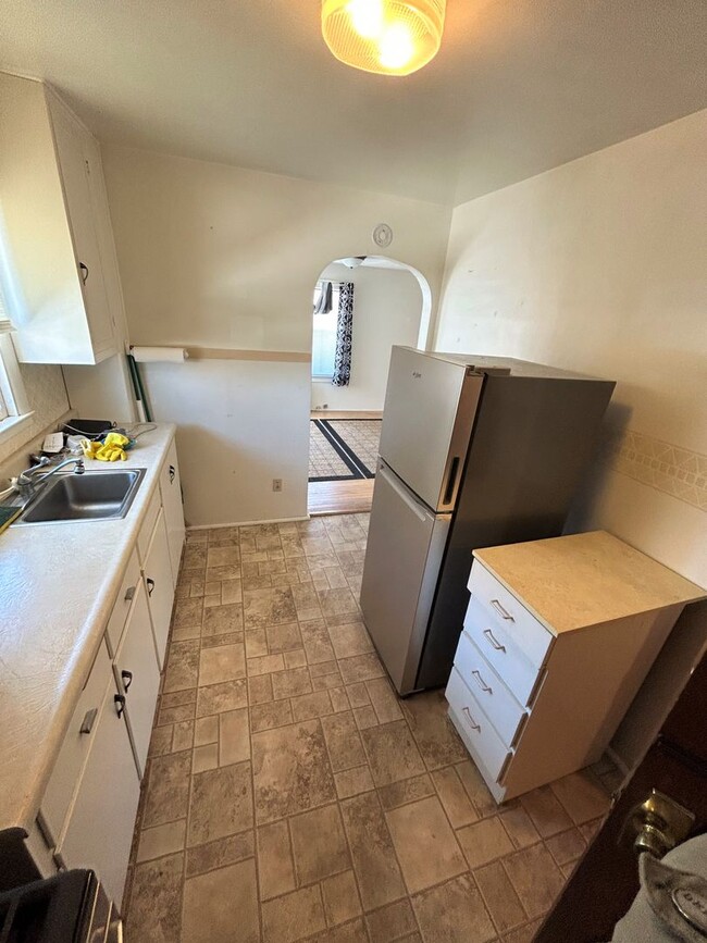 Building Photo - 300 S Maple