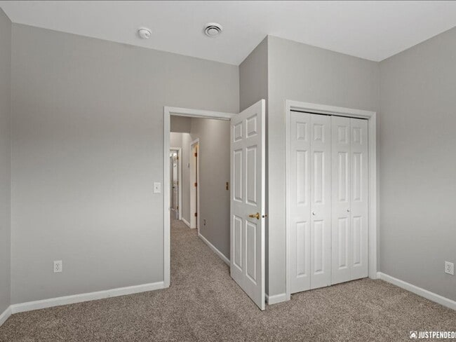 Building Photo - Timber Ridge Townhome