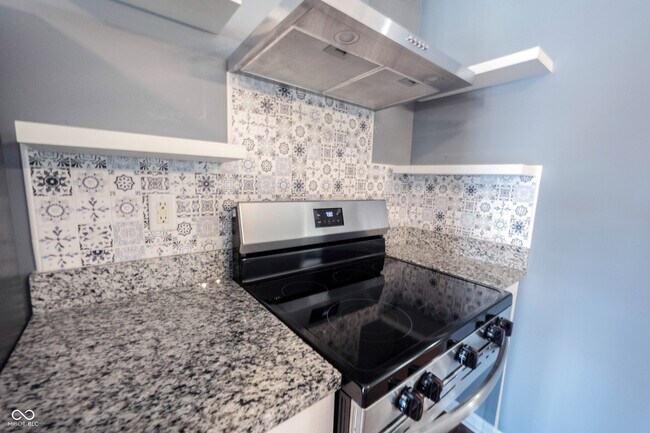 Building Photo - 3157 E Washington St