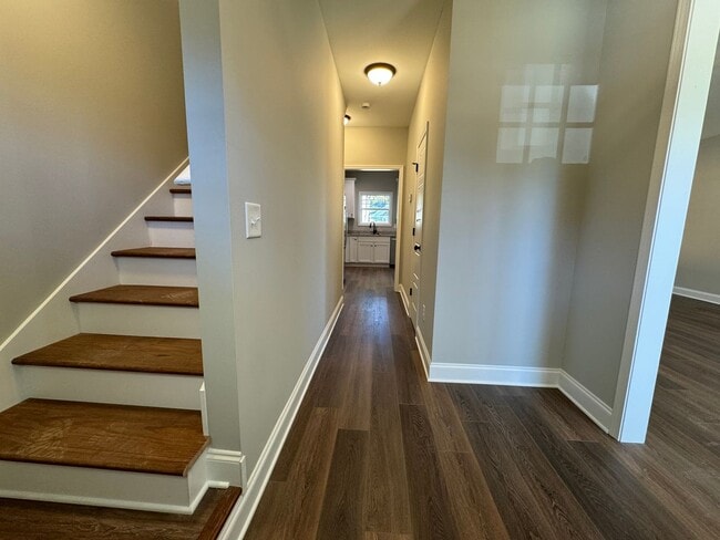 Building Photo - NEWER 4/2.5 House in Armuchee-$2,195